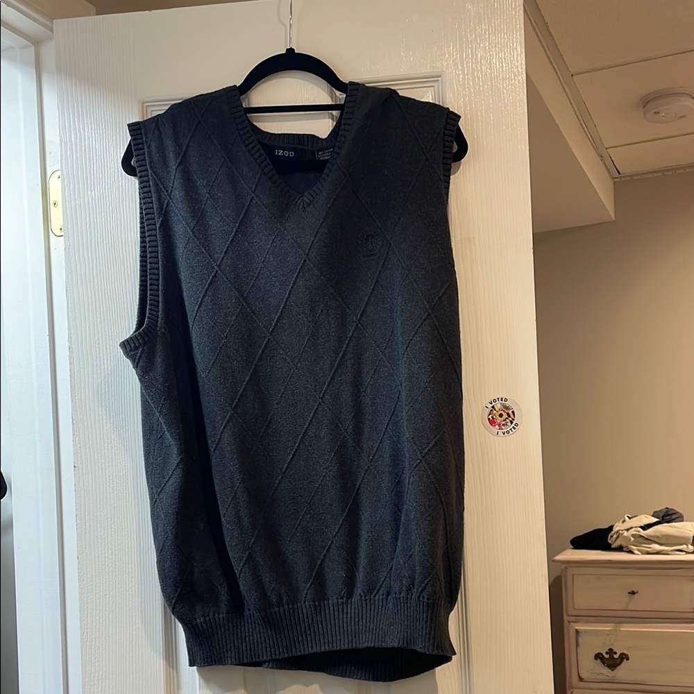 Izod Gray V-Neck Sweater Timeless Style